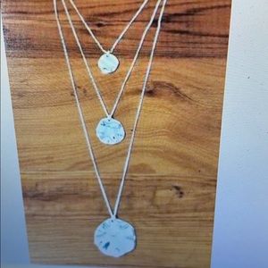 Chloe + Isabel three row palette pendant. NWOT